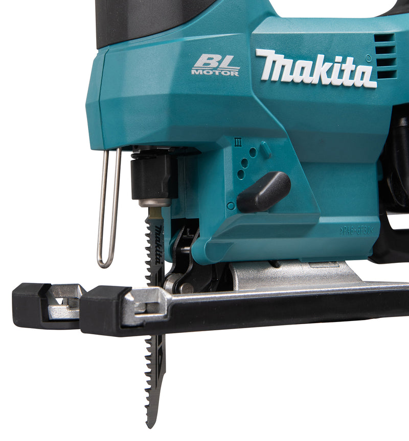 Akku-Pendelhubstichsäge LXT® – 18V • 0 - 3 000 min⁻¹ • 135 mm