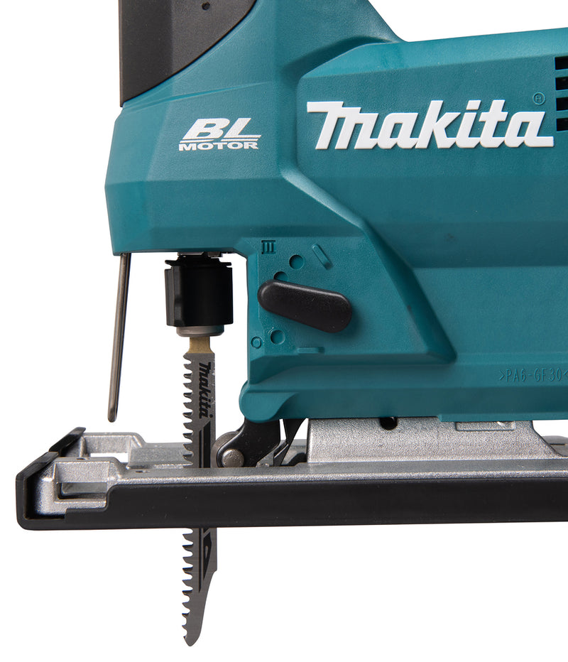 Akku-Pendelhubstichsäge LXT® – 18V • 0 - 3 000 min⁻¹ • 135 mm
