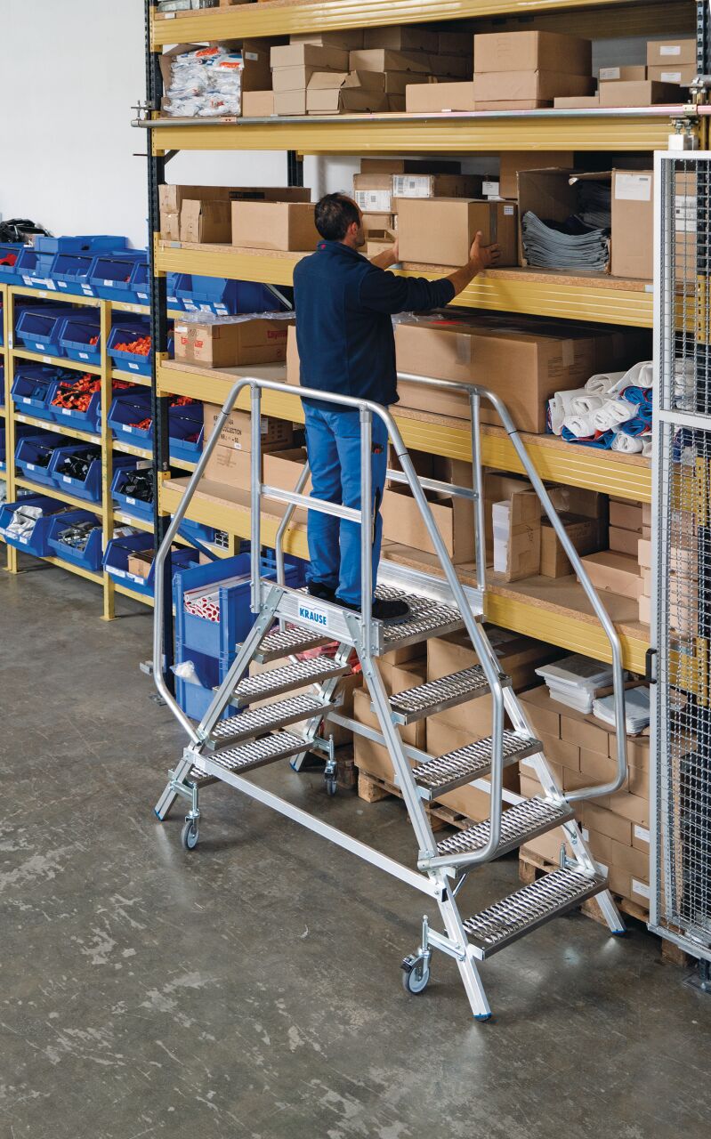 PodestLeiter fahrbar, beidseitig begehbar, Profilrost mit R13 Stufen